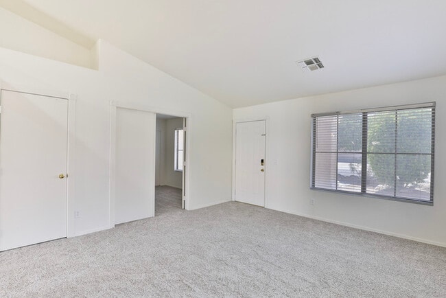 Building Photo - Clemente Ranch 4 bedroom