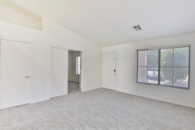 Foto del edificio - Clemente Ranch 4 bedroom