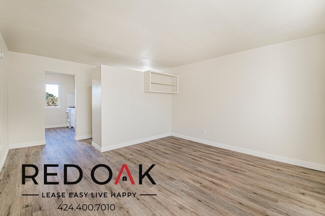 Foto del edificio - 4900 Clair Del Ave