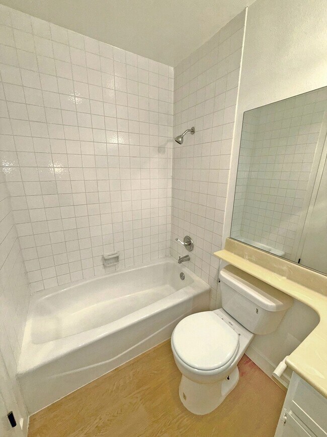 Foto del edificio - 1321 N Vista St