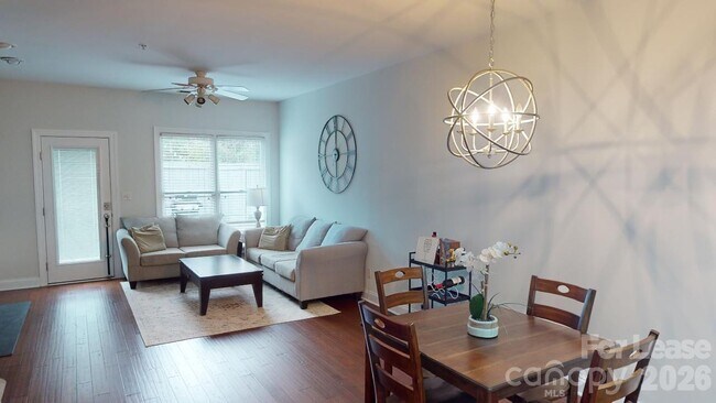 Foto del edificio - 1007 Park West Dr