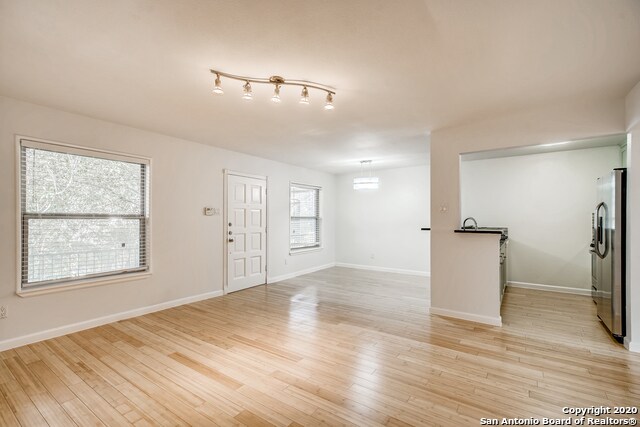 Building Photo - 102 Vassar Ln