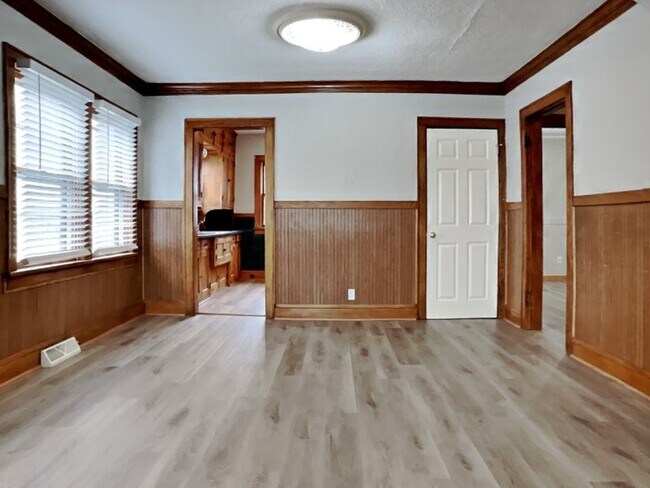 Building Photo - Charming 3 Bedroom, 1 Bathroom House in Mi...