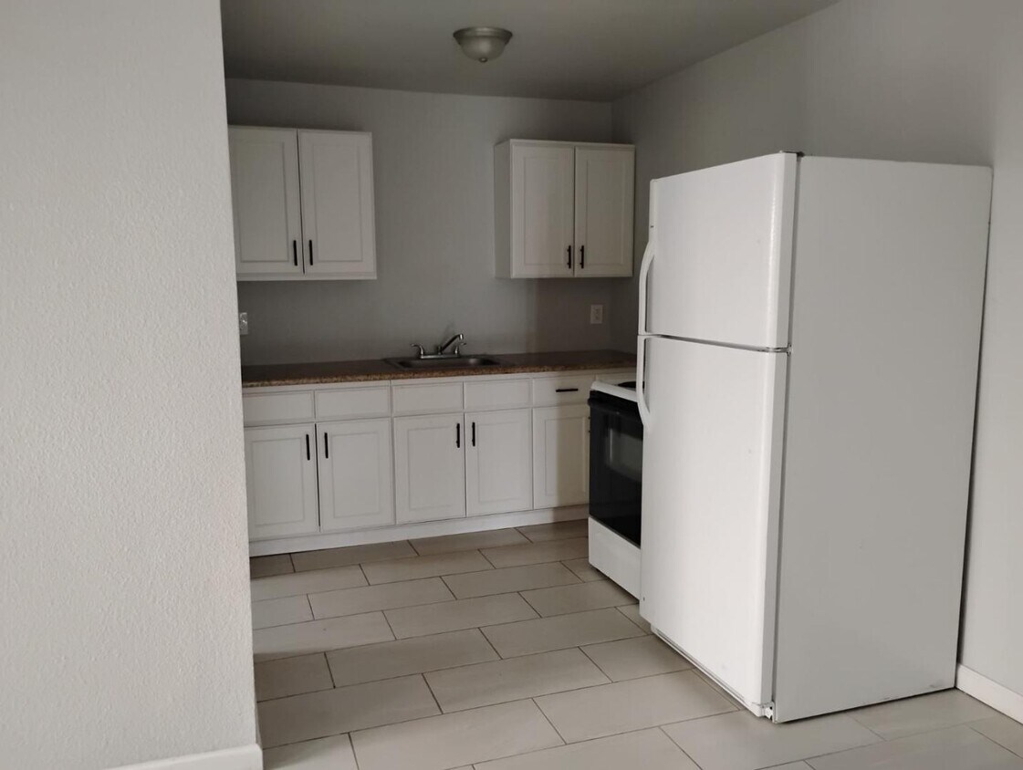 Primary Photo - 505 W Estes Ave