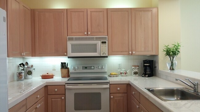 Building Photo - 205 Golf Club Dr