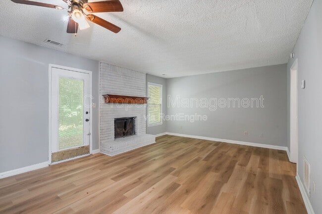 Foto del edificio - 8079 Creekstone Way