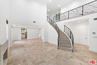 Building Photo - 4510 Tyrone Ave