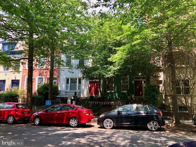 Foto del edificio - 1745-1745 Lanier Pl NW