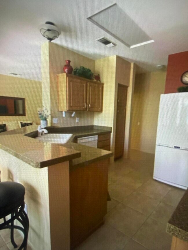 Foto del edificio - 78945 Champagne Ln