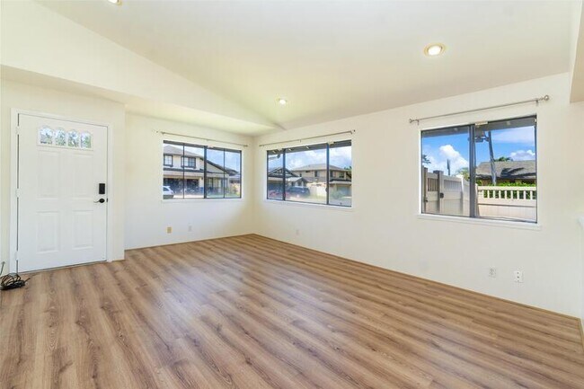 Building Photo - 91-1018 Kanio St - Manager: