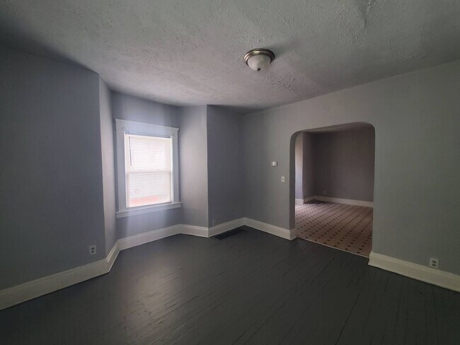 Foto del edificio - Charming 4-Bedroom Property in Prime Location