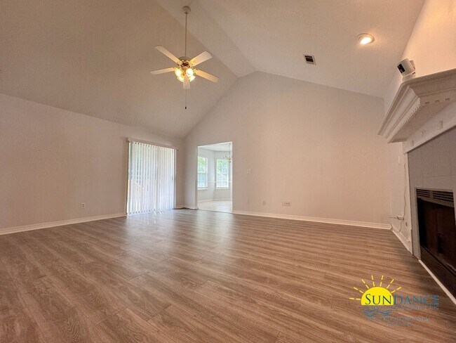 Foto del edificio - Renovated 3-Bedroom Home on Quiet Cul-de-S...
