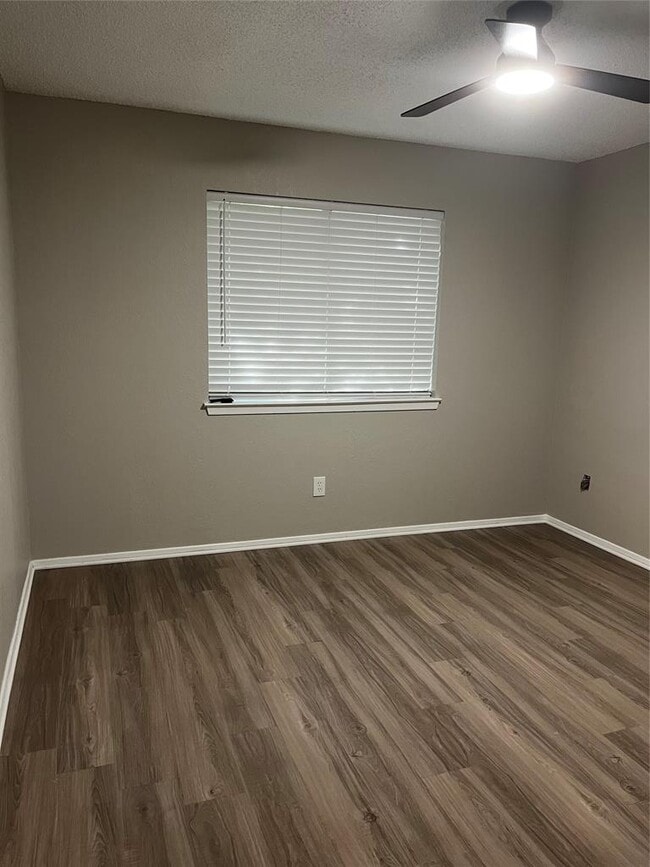 Foto del edificio - 9800 Eastwend Dr