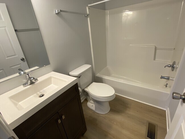 Photo - 425 W Holt St House