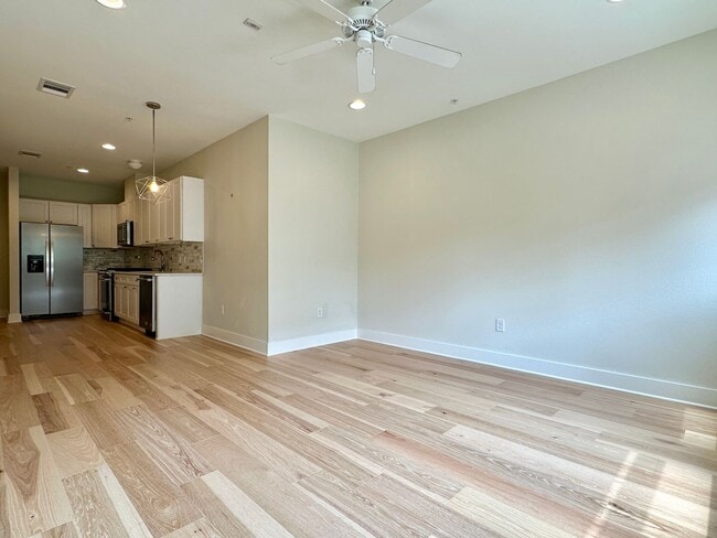 Building Photo - Celia's Court Unit #11