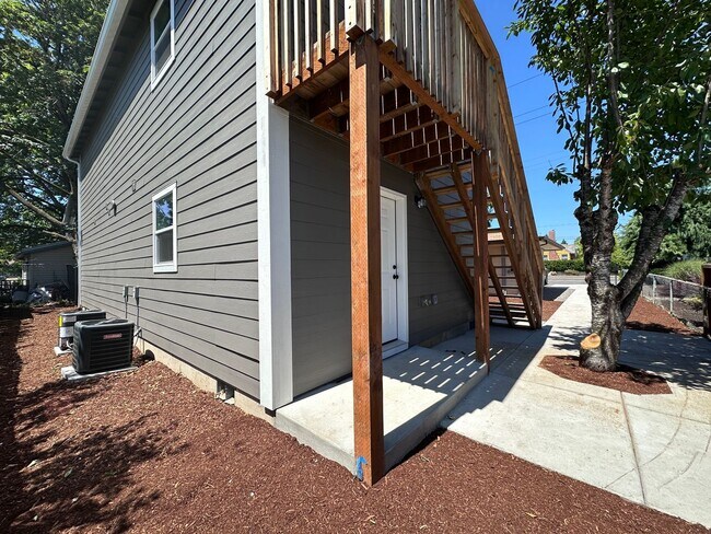 Foto del edificio - Brand New Construction 2 Bed 1 Bath Duplex!