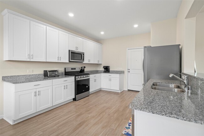 Foto del edificio - 16314 Dutton Clover Dr