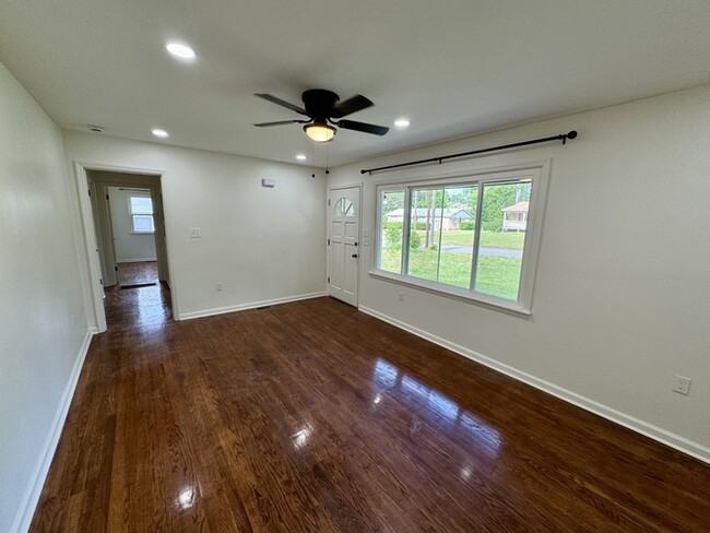 Foto del edificio - 3207 Searcy Dr NW