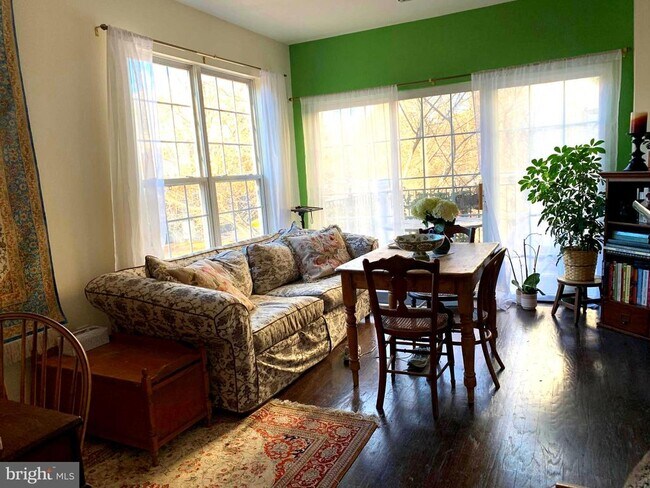 Foto del edificio - 8866 Ashgrove House Ln
