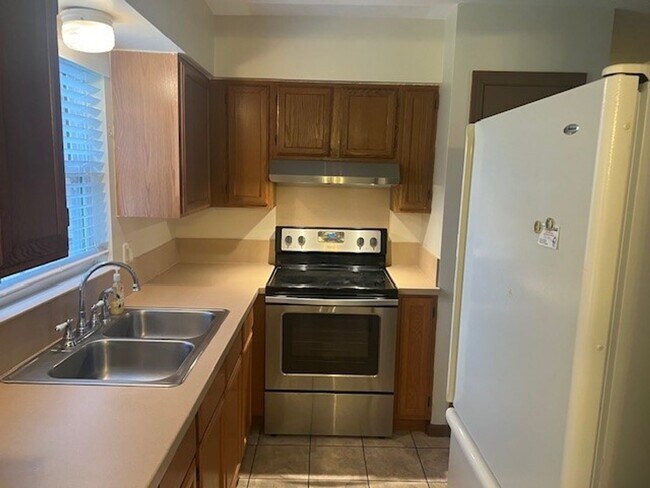 Foto del edificio - Nice 3 bedroom 1 and 1/2 bath in the heart...