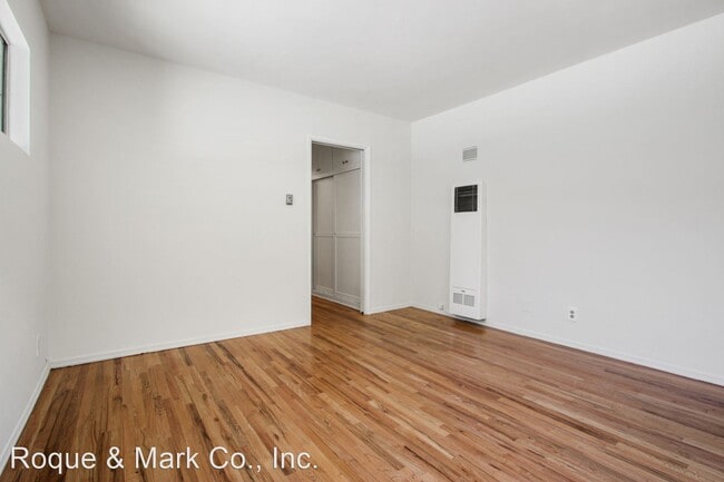Building Photo - Studio, 1 bath Apartment - 978 S. Barringt...