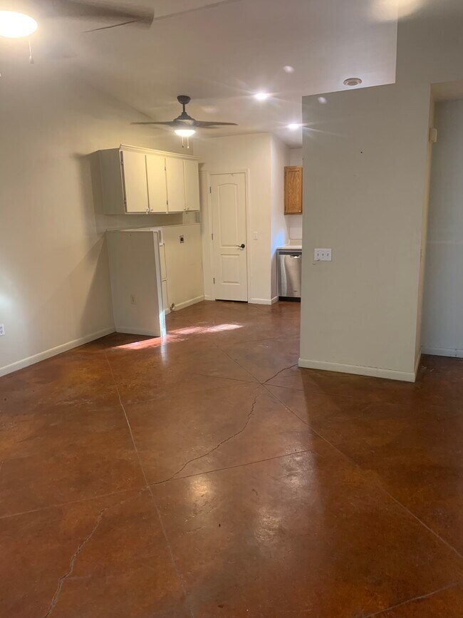 Foto del edificio - 238 Rock Creek Rd