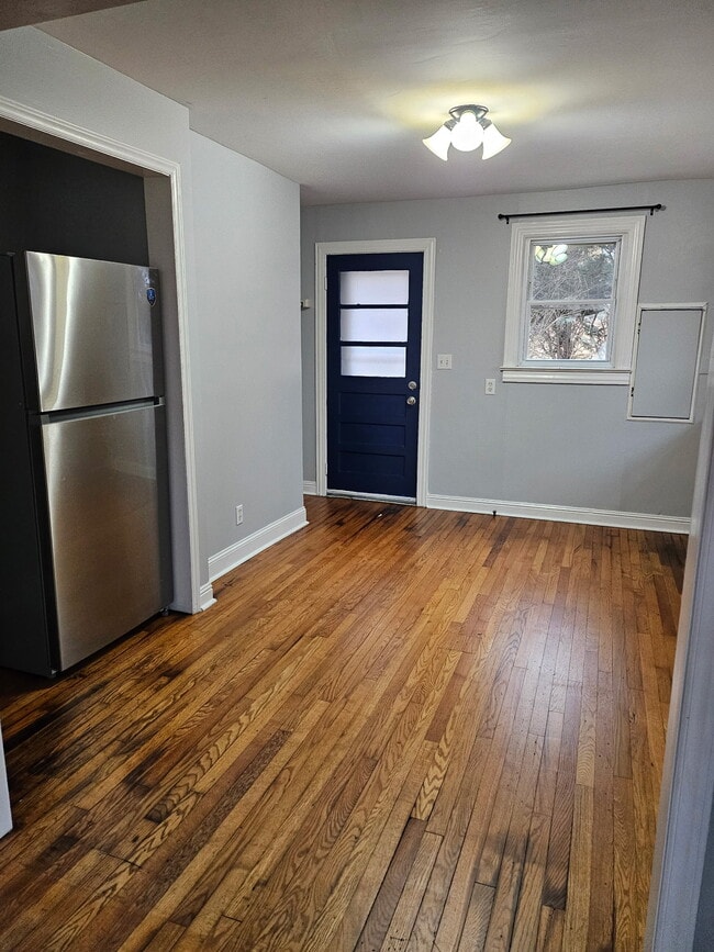 Foto del edificio - 46 Maxwell Dr