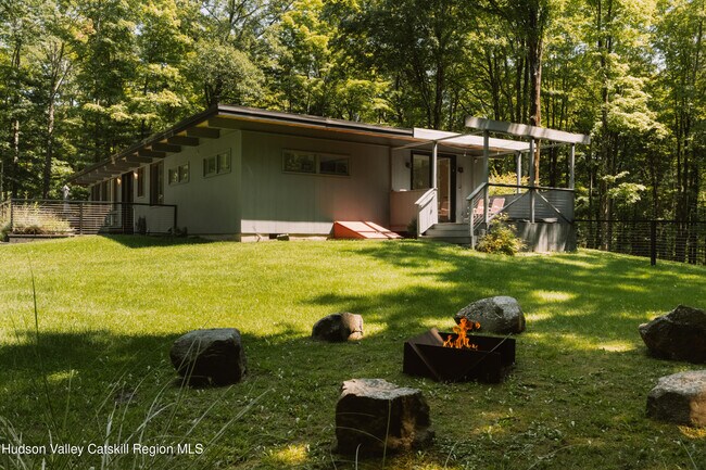 Foto del edificio - 191 Ridge Rd