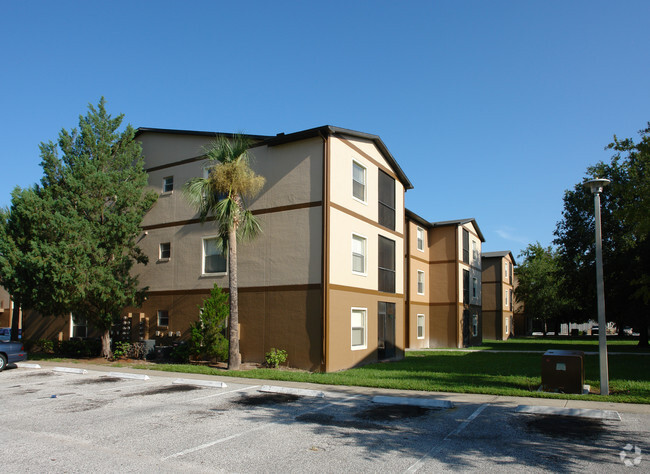 Building Photo - Huntington Reserve