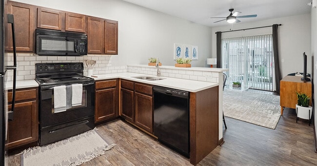 Kitchen - Walnut Lake Apartments
