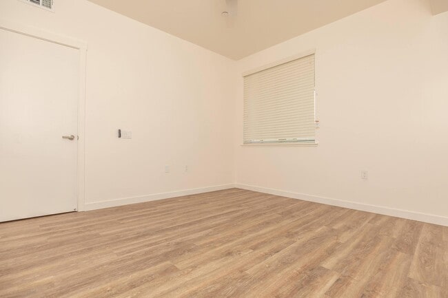 1x1 Bedroom - Mossdale Landing