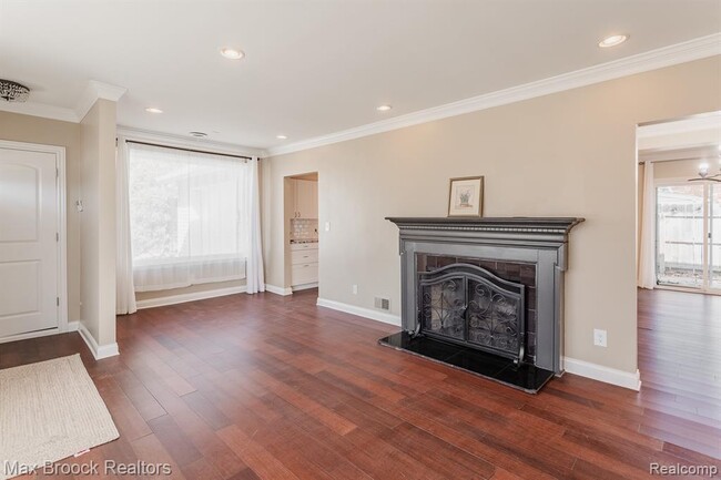 Building Photo - 1610 Yosemite Blvd