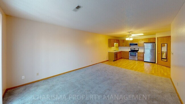 Foto del edificio - 3 BEDROOM, 2 BATH WALK IN TOWNHOME, ATTACH...