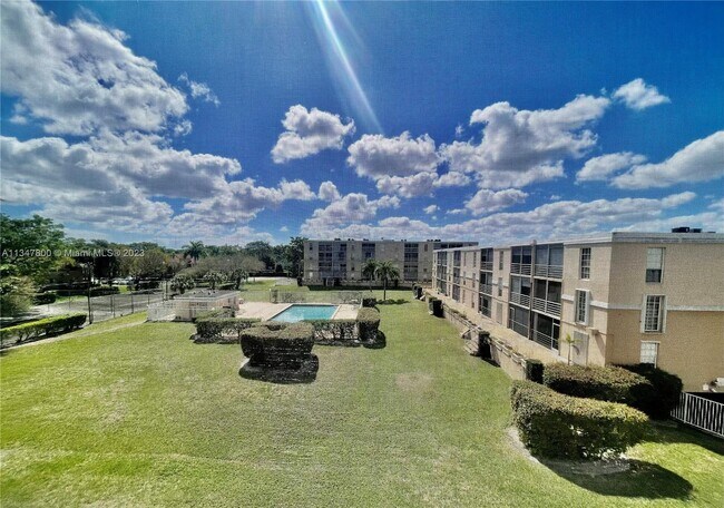 Building Photo - 7980 N French Dr