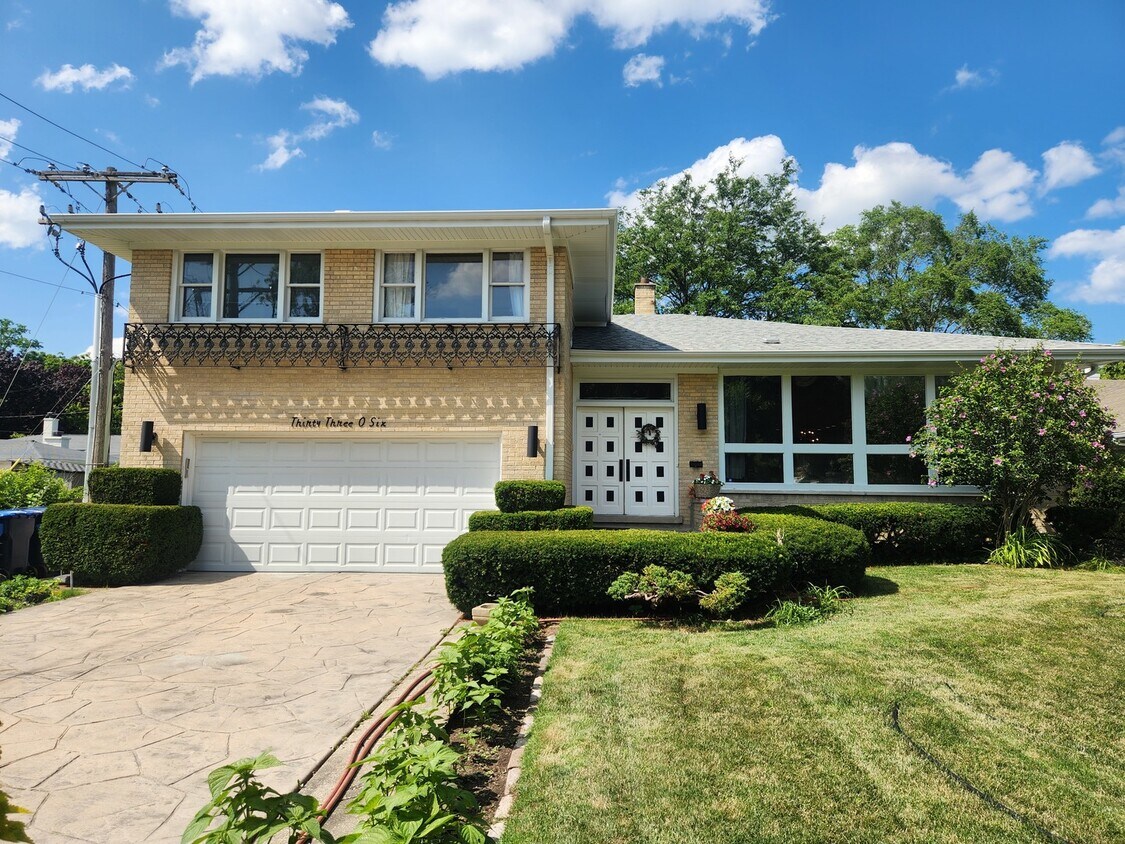 Primary Photo - 3306 Wilmette Ave