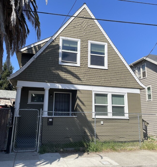 Building Photo - 812 20th St
