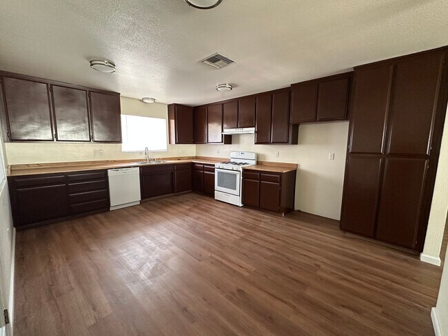 Foto del edificio - Remodeled/$500 move in special/3 bedroom HOME