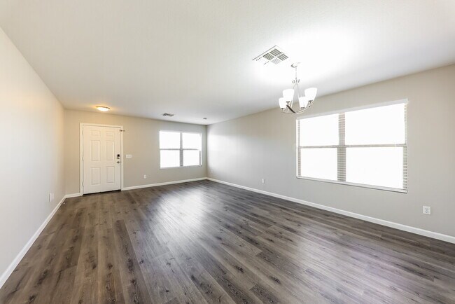 Foto del edificio - 15830 W Gelding Dr