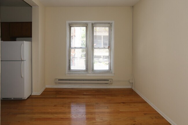 Foto del edificio - 714 W Barry Ave