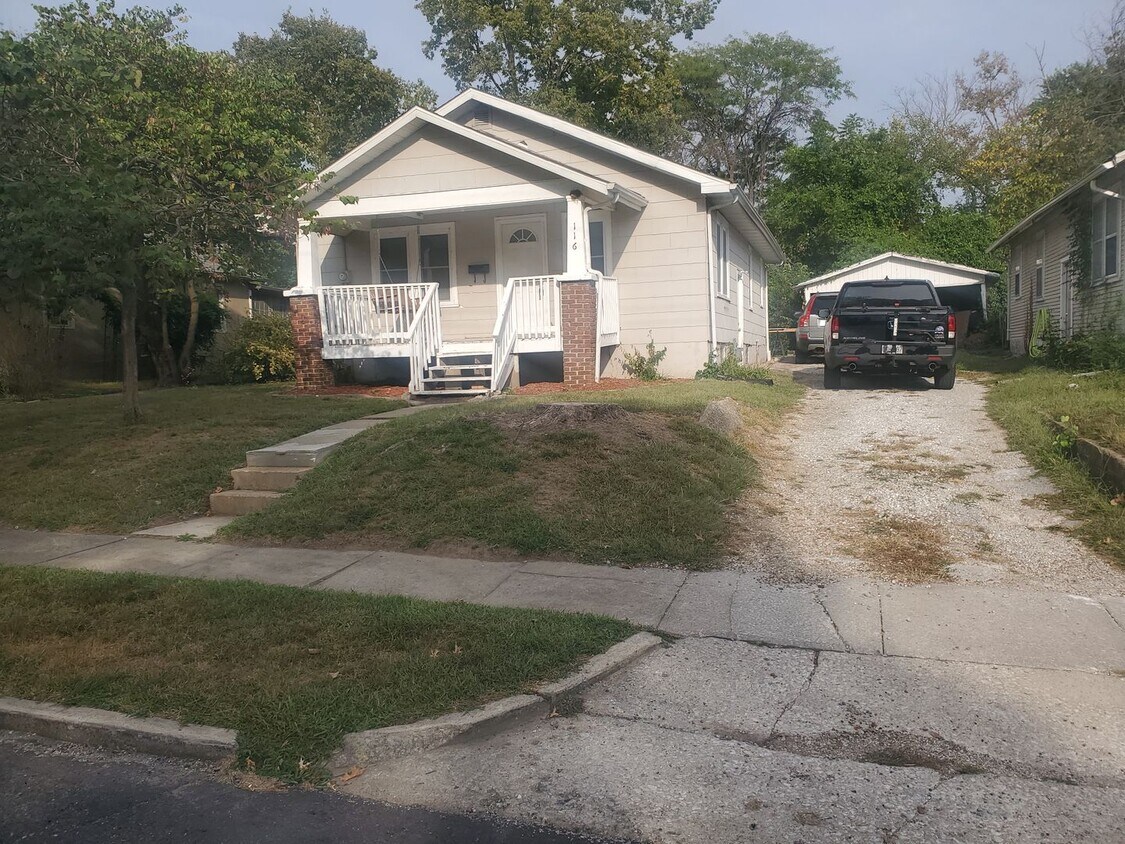 Foto principal - 2 bd, 1 ba house just east of downtown, co...