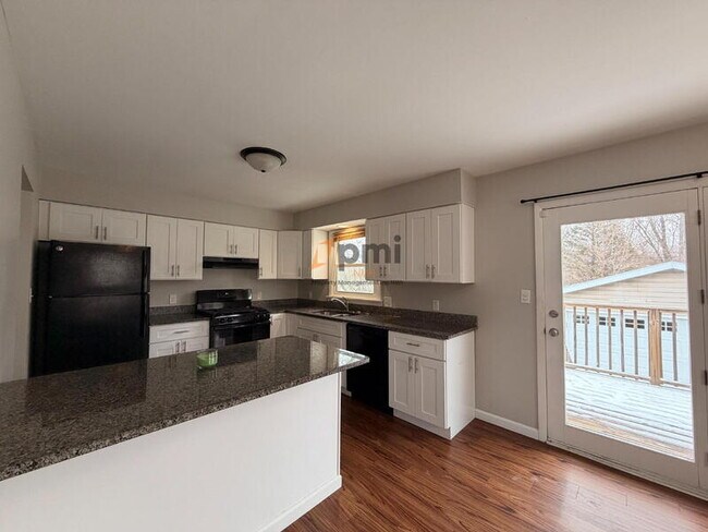 Foto del edificio - 7419 Wilson Pl