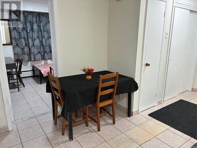 Building Photo - 56 Garthdale Ct