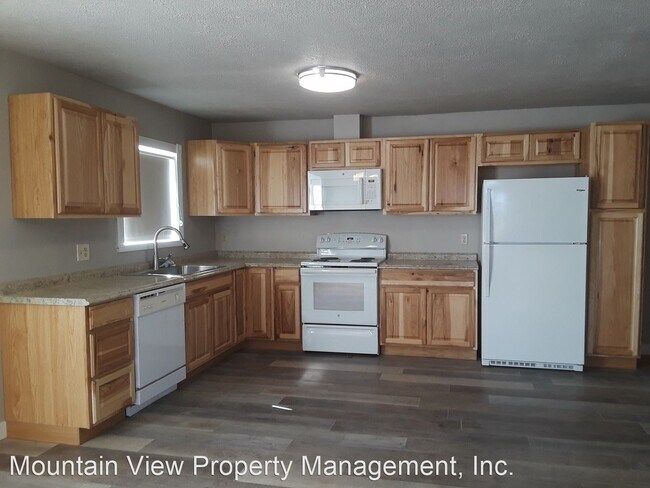Building Photo - 3 br, 1 bath House - 840 SW Helmholtz Way