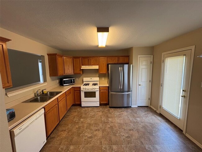 Building Photo - 1008 Stacia's Way