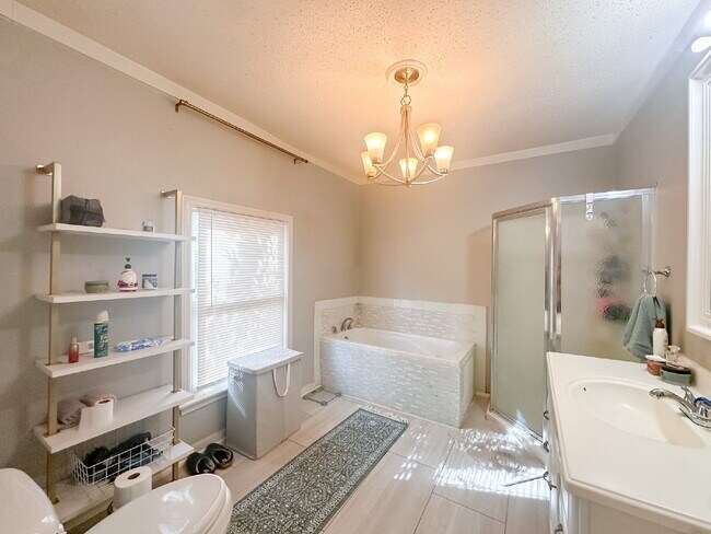 Foto del edificio - 3 Bed, 2 Bath Home in Tech Terrace! Flexible available date! 6/26/26 - 8/10/26.