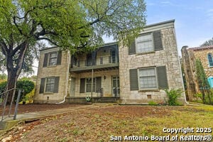 Building Photo - 336 E Lullwood Ave