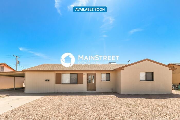 Foto principal - 4 Bedroom Pet-Friendly Home in PHOENIX, AZ...