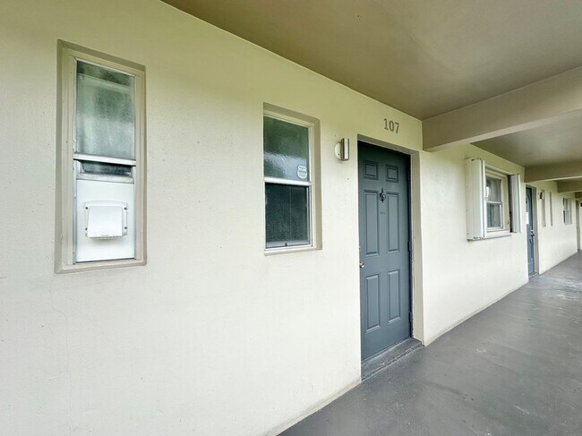 Foto del edificio - 8001 Fairview Dr