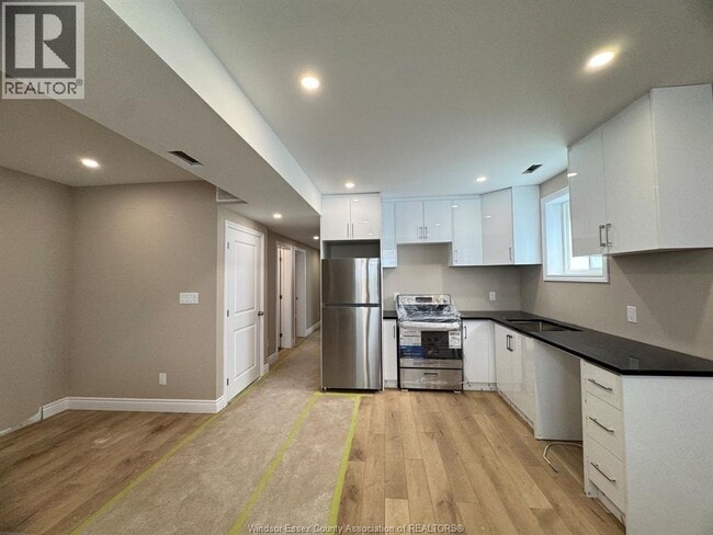 Building Photo - 448 Crawford Ave