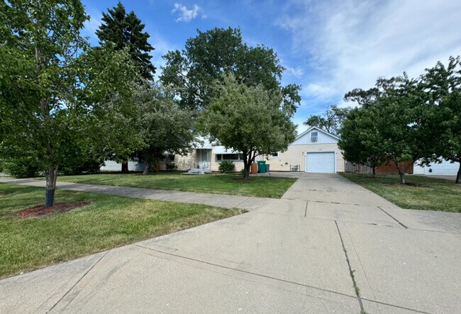 Building Photo - 7921 Lotus Ave